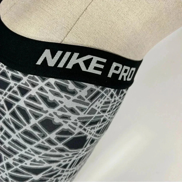 ❤️ Nike pro Women's  Black and Grey Leggings S - Picture 3 of 13